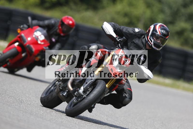 /27 12.06.2025 Ducati Schweiz Trackday Warmup  ADR/blau-bleu/24